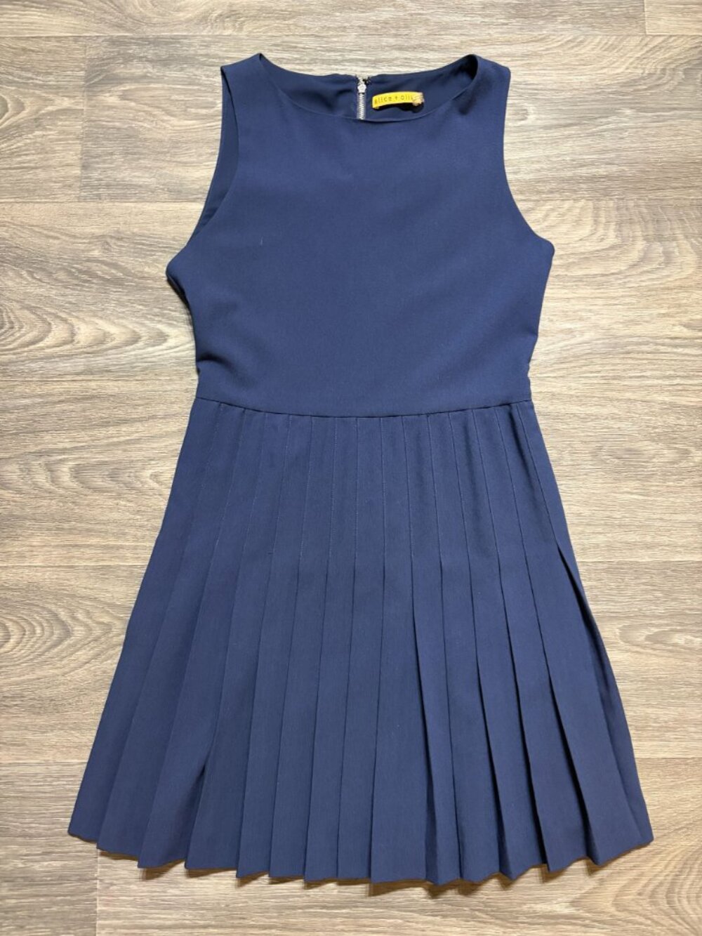 Alice + Olivia Shanna Fit Flare Sleeveless Dress Pleated Navy Small Preppy